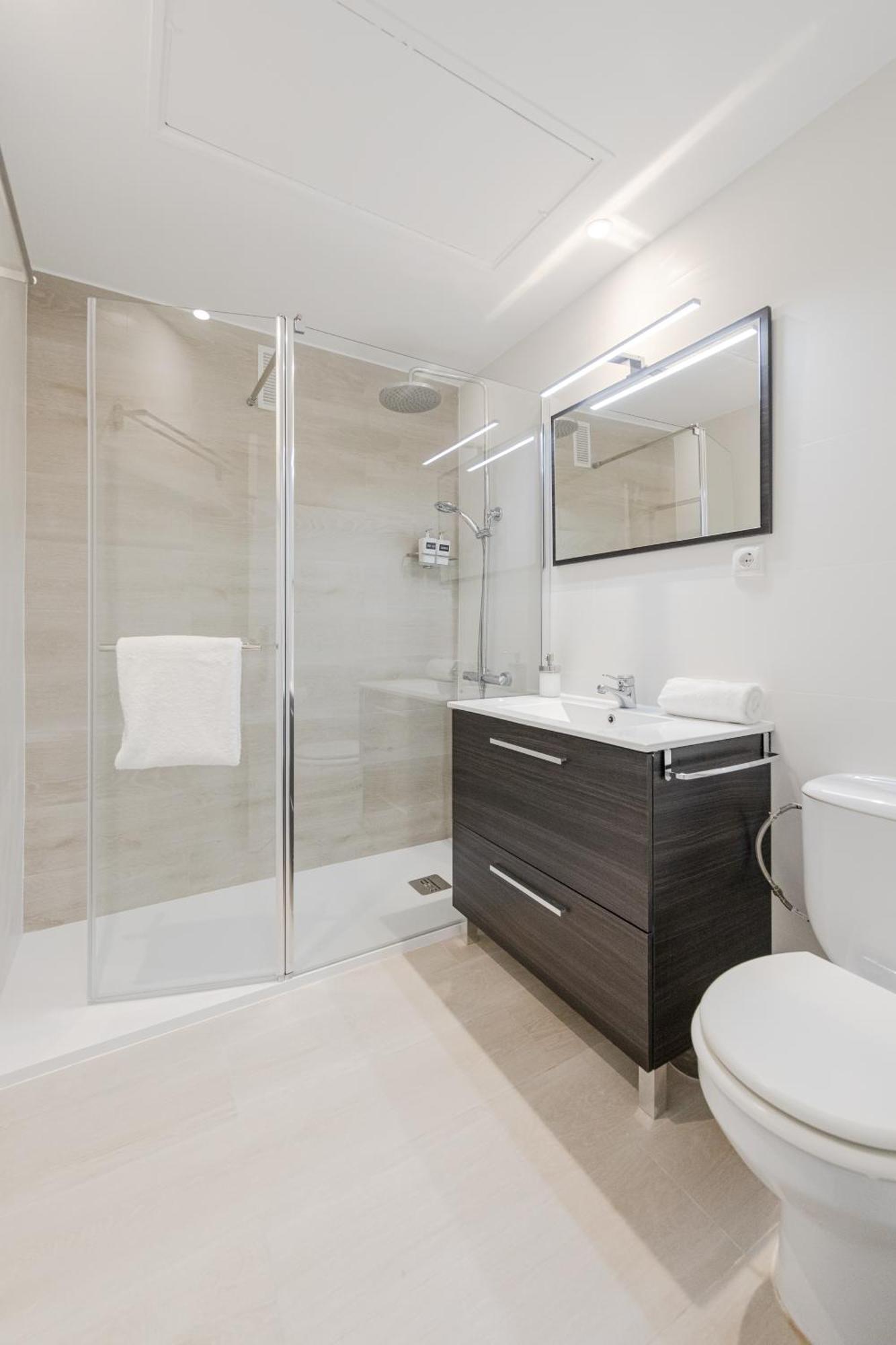 Isg Apartments Becquer Free Parking Inside The Building เซบีญา ภายนอก รูปภาพ