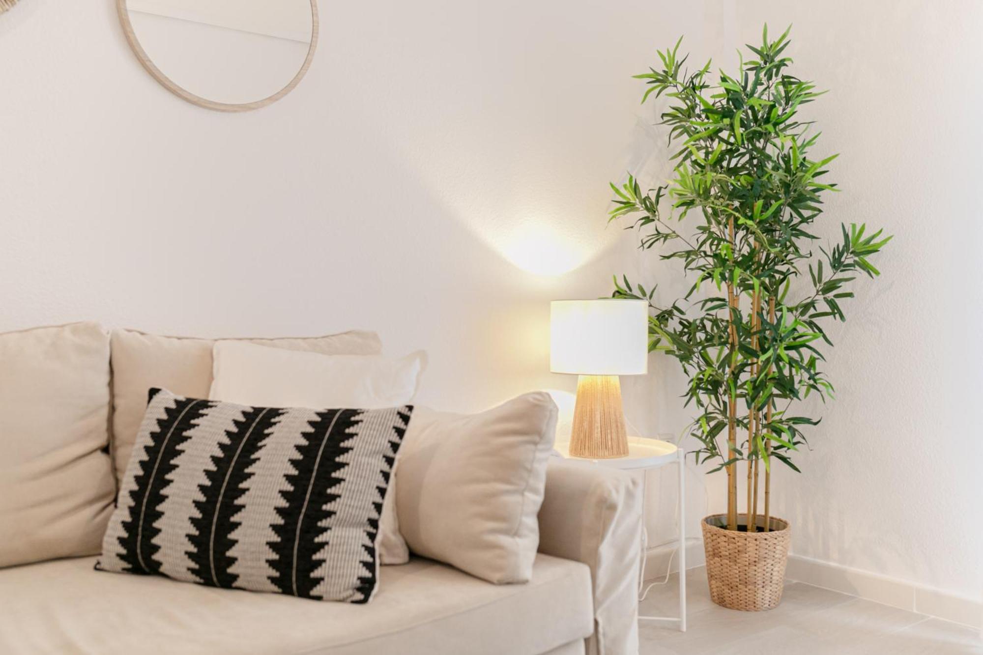 Isg Apartments Becquer Free Parking Inside The Building เซบีญา ภายนอก รูปภาพ