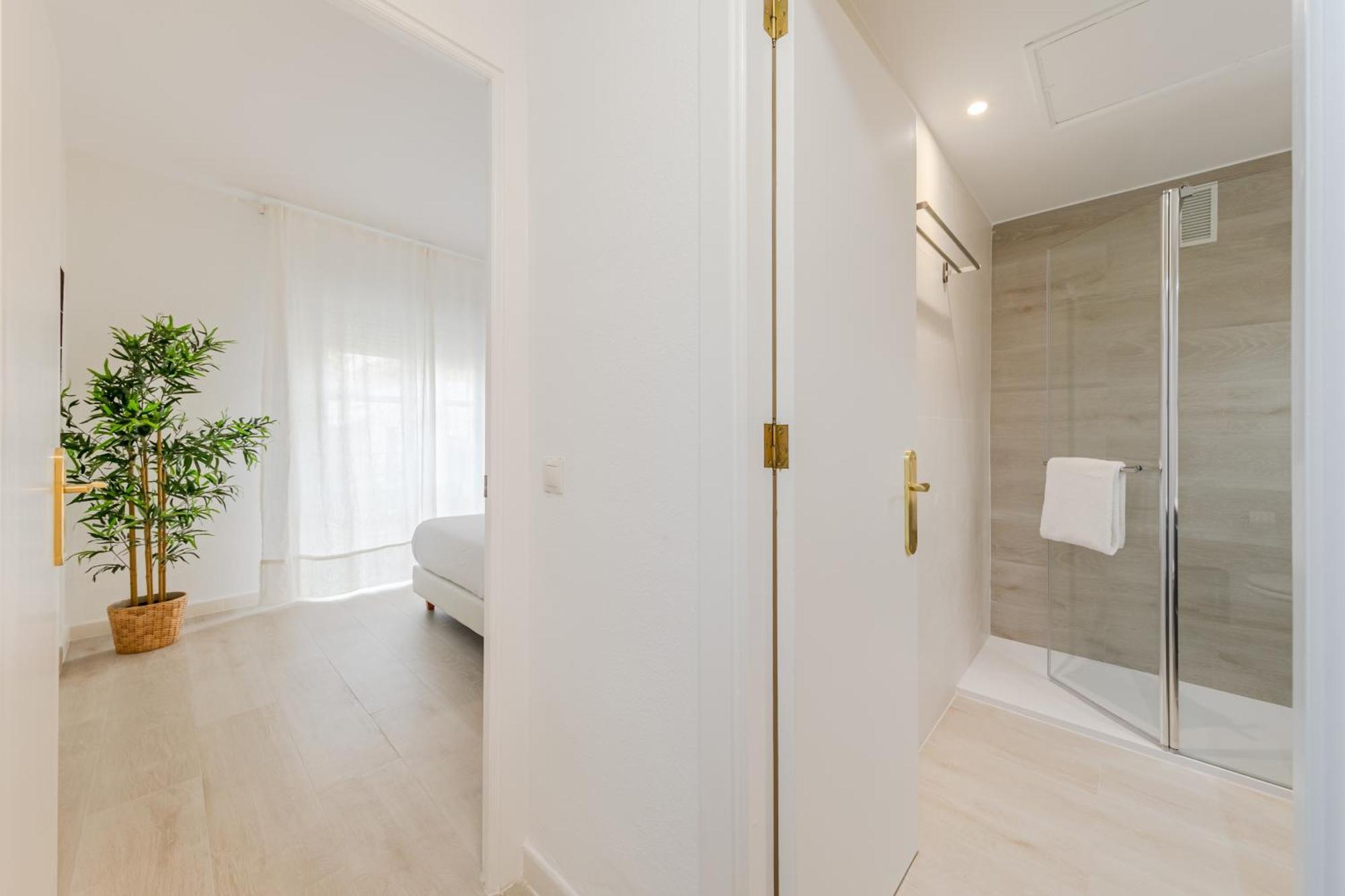 Isg Apartments Becquer Free Parking Inside The Building เซบีญา ภายนอก รูปภาพ