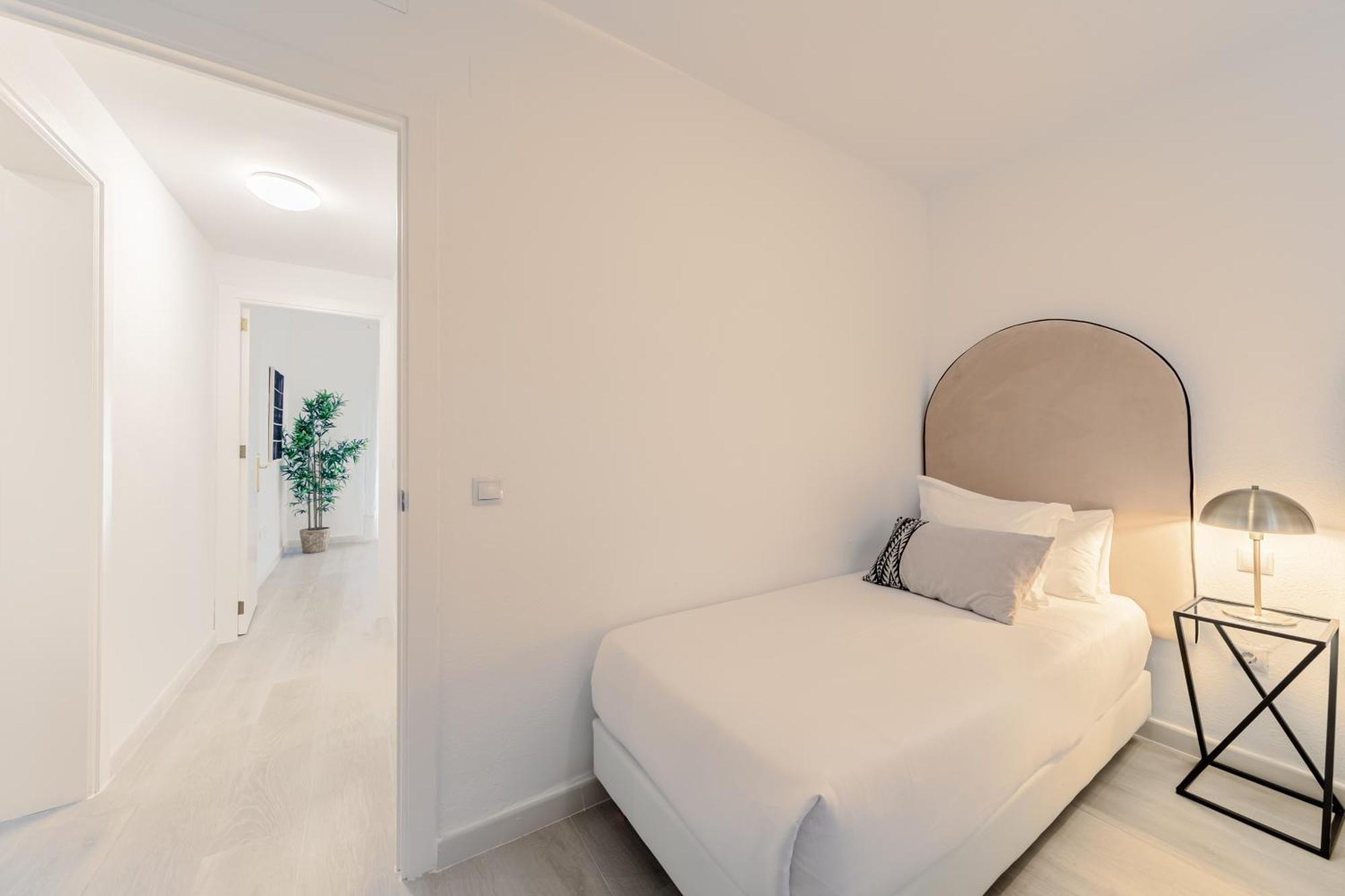 Isg Apartments Becquer Free Parking Inside The Building เซบีญา ภายนอก รูปภาพ