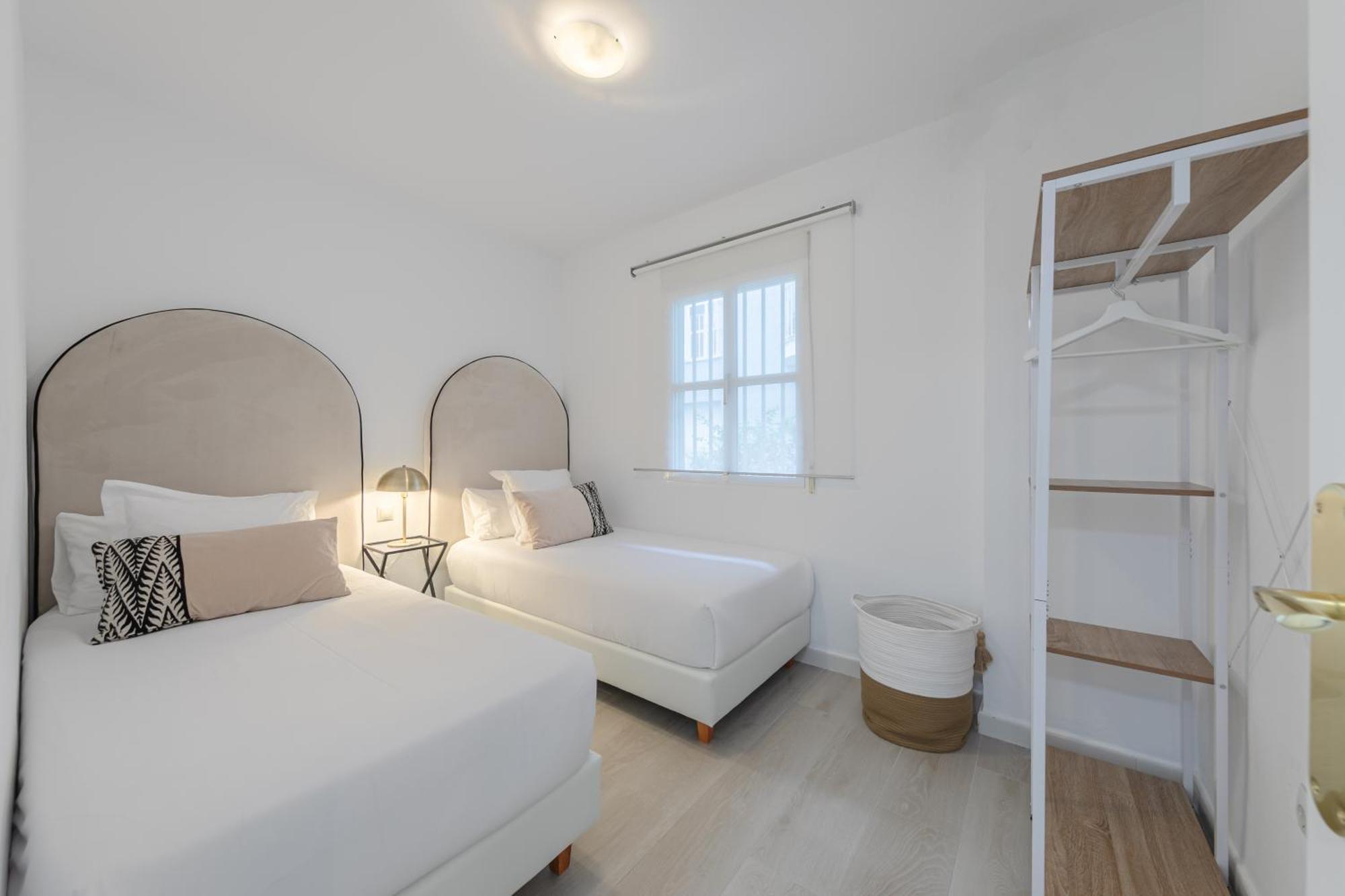 Isg Apartments Becquer Free Parking Inside The Building เซบีญา ภายนอก รูปภาพ